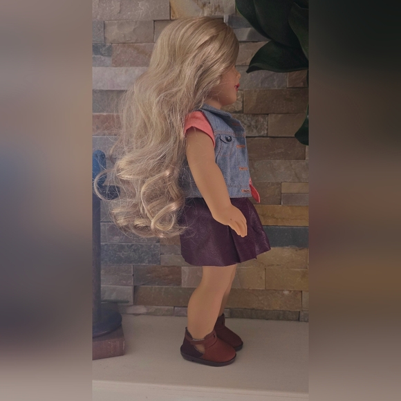 American Girl Retired Tenney Grant with Carrying Travel Case - Picture 3 of 12